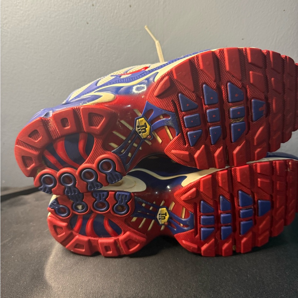 Nike air max plus Sneakers with Red Swoosh - Picture 7 of 8
